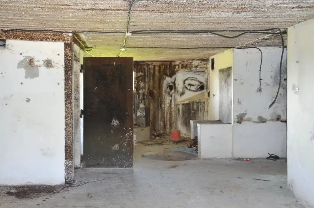 Ligne Maginot - Blockhaus STG 90 - Helfrantzkirch Nord Ouest - Chambre de tir canon
Vue prise à travers les barreaux direction Nord-est vers Sud-ouest