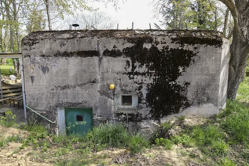 Ligne Maginot - HELFRANTZKIRCH - (Blockhaus pour canon) - Entrée du personnel  
