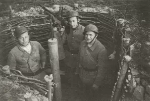 Ligne Maginot - HOCHWALD - (Ouvrage d'artillerie) - Poste de DCA constitué d'un FM 24/29 avec son support installé sur les dessus de l'ouvrage