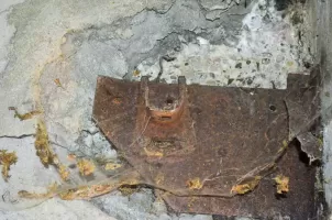Ligne Maginot - STRENGWALD (BATTERIE DU) - (Position d'artillerie préparée) - Encuvement 1
Détail du support du volet roulant des petits abris à l'entrée de l'encuvement