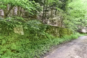 Ligne Maginot - GLASERBERG (ROUTE STRATéGIQUE) - (Infrastructure routiére) - Mur de soutènement (K)