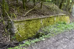 Ligne Maginot - GLASERBERG (ROUTE STRATéGIQUE) - (Infrastructure routiére) - Mur de soutènement (C) cartouche du III/60 RI