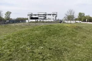 Ligne Maginot - G68 - BARRAGE DE KEMBS EST - (Blockhaus pour arme infanterie) - Talus sous lequel se trouve les restes de l'abri