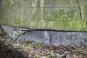 Ligne Maginot - HABERHAEUSER 3 - (Blockhaus pour arme infanterie) - Créneau sud, avec son cartouche Génie-144-1