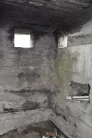 Ligne Maginot - VILLAGE-NEUF BERGE 1 - (Blockhaus pour arme infanterie) - Les fondations sont visibles. L’érosion a fait son oeuvre, et cela montre bien la légèreté de la construction. 
