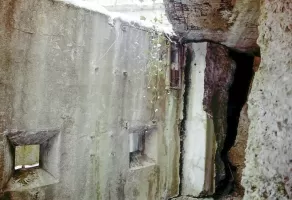 Ligne Maginot - FORT DE ROPPE - (Position d'artillerie préparée) - Le coffre original du Saillant 4 détruit par l'explosion de 1932.