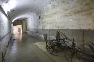 Ligne Maginot - FORT DE VEZELOIS - (Position d'artillerie préparée) - Couloir dans la caserne