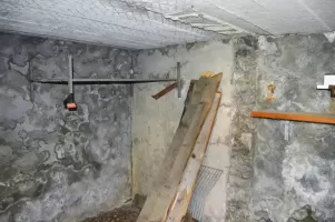 Ligne Maginot - COURBATON - Batterie N° 3 - Poste de commandement et téléphone à la pièce n°4