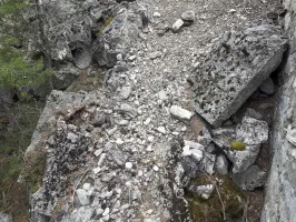 Ligne Maginot - L'ESSEILLON - (Stand de tir) - Vestiges d'ancrage au pied du soubassement