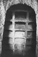 Ligne Maginot - BARBONNET - FORT SUCHET - (Ouvrage d'artillerie) - Columbarium prévu pour inhumer les morts aménagé dans la contrescarpe du fossé, entre l'entrée et la caponnière sud.