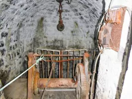 Ligne Maginot - BARBONNET - FORT SUCHET - (Ouvrage d'artillerie) - Monte-charge de l'abri sous roc