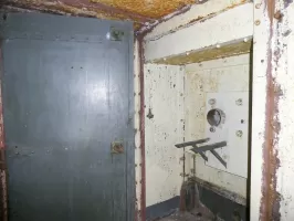 Ligne Maginot - CHAMP DE TIR D'AGAISEN (CT) - E04 - (Abri actif) - Bloc 3
Le créneau FM est modifié