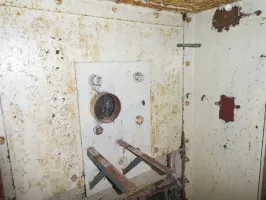 Ligne Maginot - CHAMP DE TIR D'AGAISEN (CT) - E04 - (Abri actif) - Bloc 3
Le créneau FM est modifié