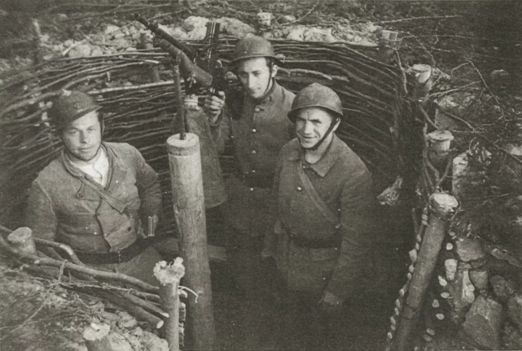 Ligne Maginot - HOCHWALD - (Ouvrage d'artillerie) - Poste de DCA constitué d'un FM 24/29 avec son support installé sur les dessus de l'ouvrage