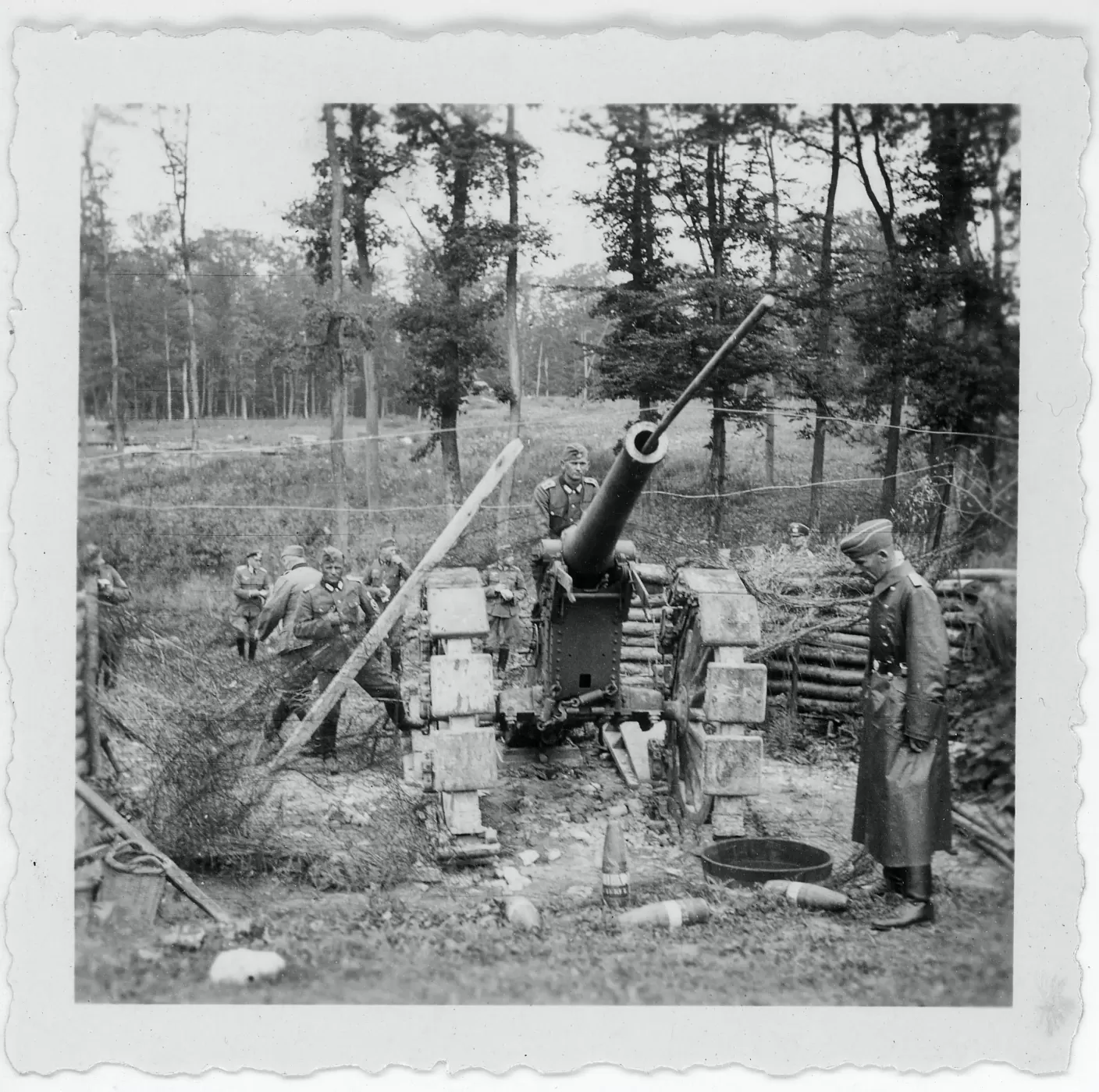 Ligne Maginot - S5 - (Position d'artillerie préparée) - L'une des piéces de 120 de Bange composant l'une des batteries installées entre les entrées de l'ouvrage de Schoenenbourg en 1940