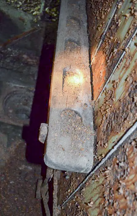 Ligne Maginot - STRENGWALD (BATTERIE DU) - (Position d'artillerie préparée) - PC de batterie
Détail du support des armes (6 alvéoles)