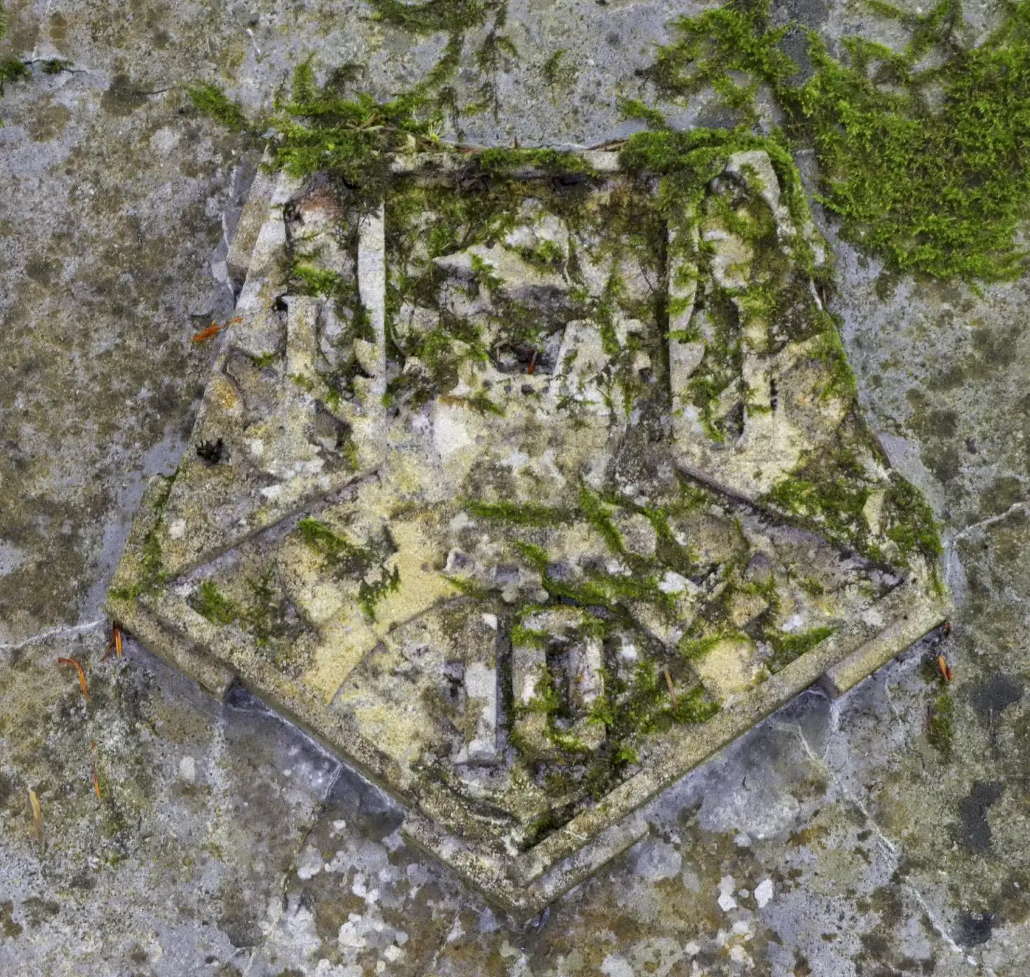 Ligne Maginot - GLASERBERG (ROUTE STRATéGIQUE) - (Infrastructure routiére) - Cartouche 10e Génie sur le mur de soutènement (K)