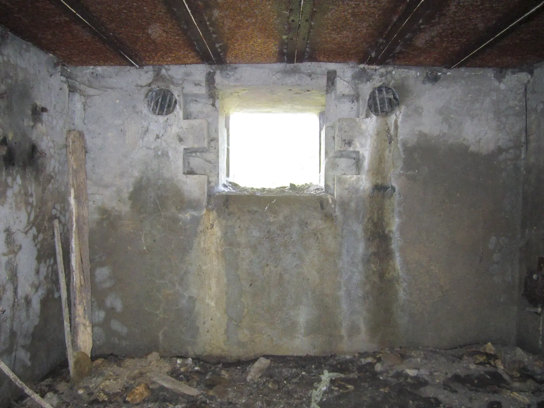 Ligne Maginot - VERRERIES (DES) - (Blockhaus pour arme infanterie) - Pièce centrale avec issue de secours