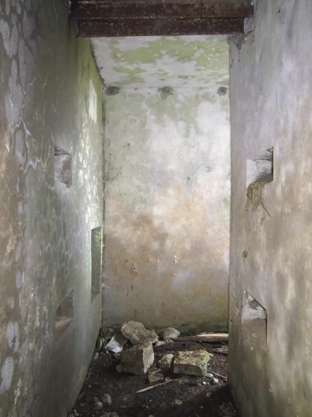 Ligne Maginot - VERRERIES (DES) - (Blockhaus pour arme infanterie) - L'entrée en chicane et les réservations pour une porte non installée