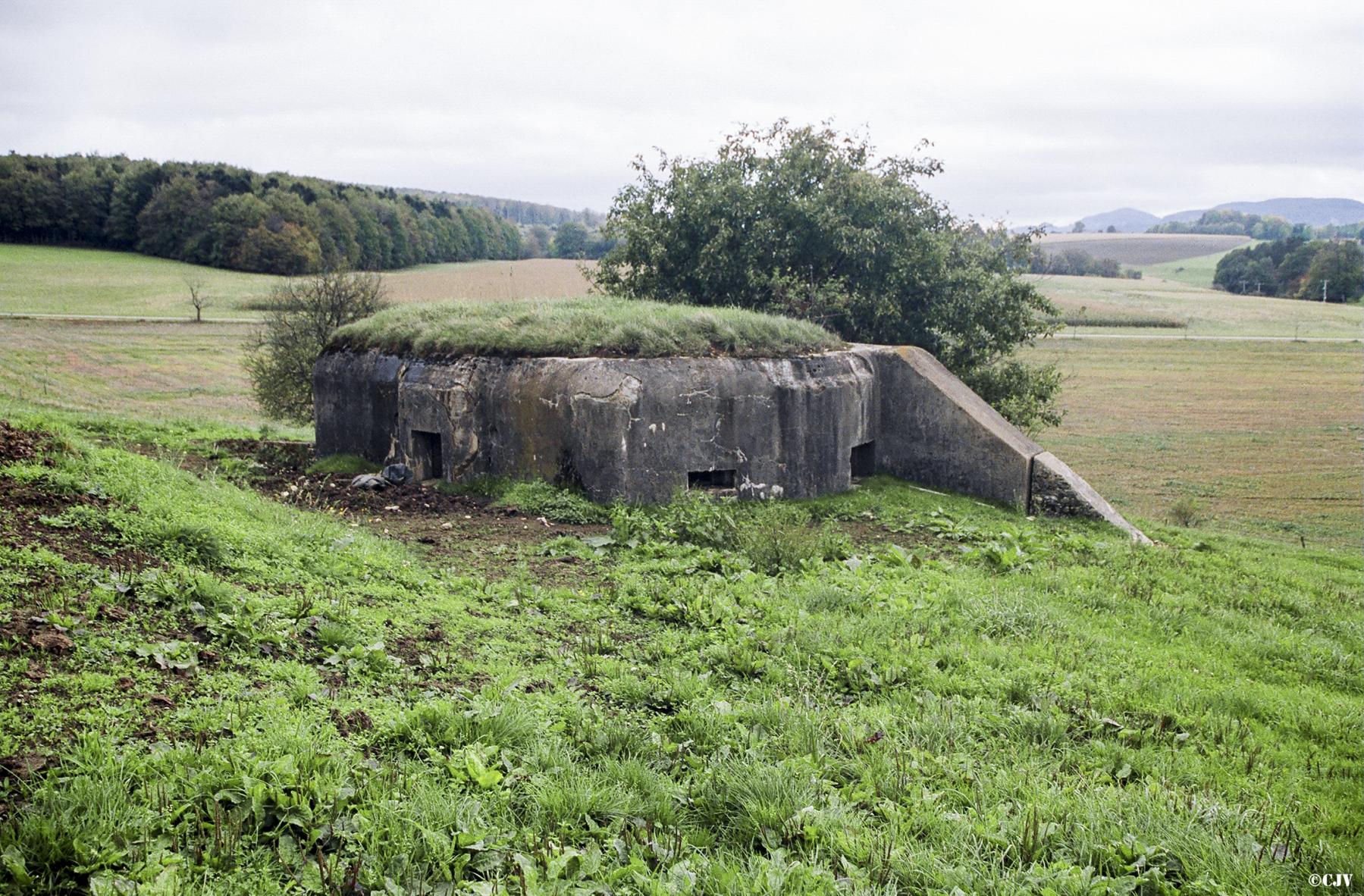 Ligne Maginot - VERRERIES (DES) - (Blockhaus pour arme infanterie) - Façade Sud-Ouest et issue de secours à l'arrière