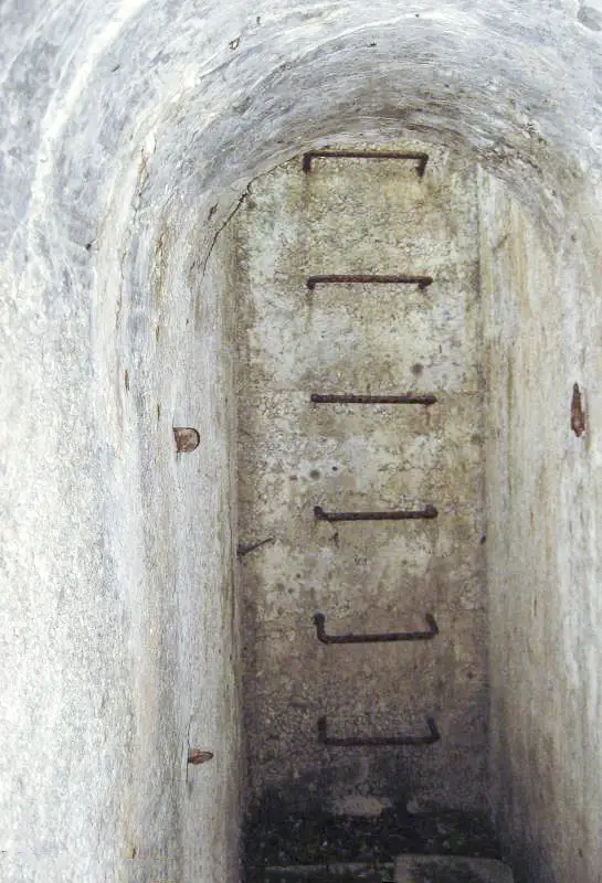 Ligne Maginot - B11 - BERMONT ECLUSE - (Blockhaus pour arme infanterie) - Descente de l'entrée