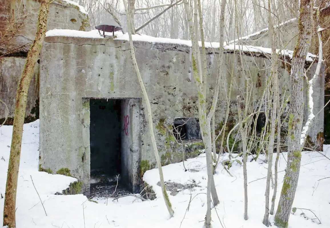 Ligne Maginot - FORT DE ROPPE - (Position d'artillerie préparée) - Le nouveau coffre construit devant l'original dans les années 1930.