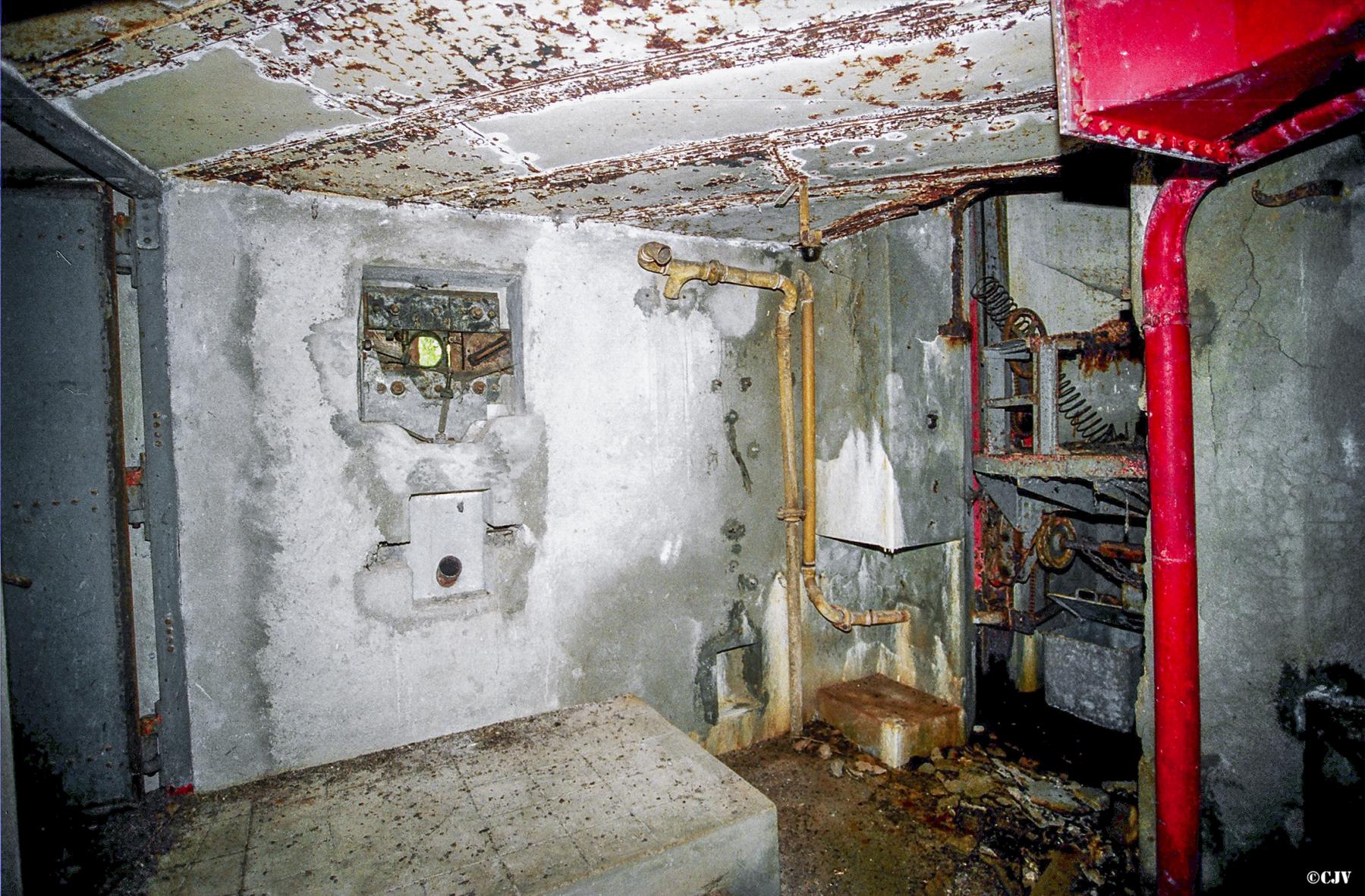 Ligne Maginot - PERTUSATO 5 (Casemate d'infanterie) - Créneau avec plateau élevée