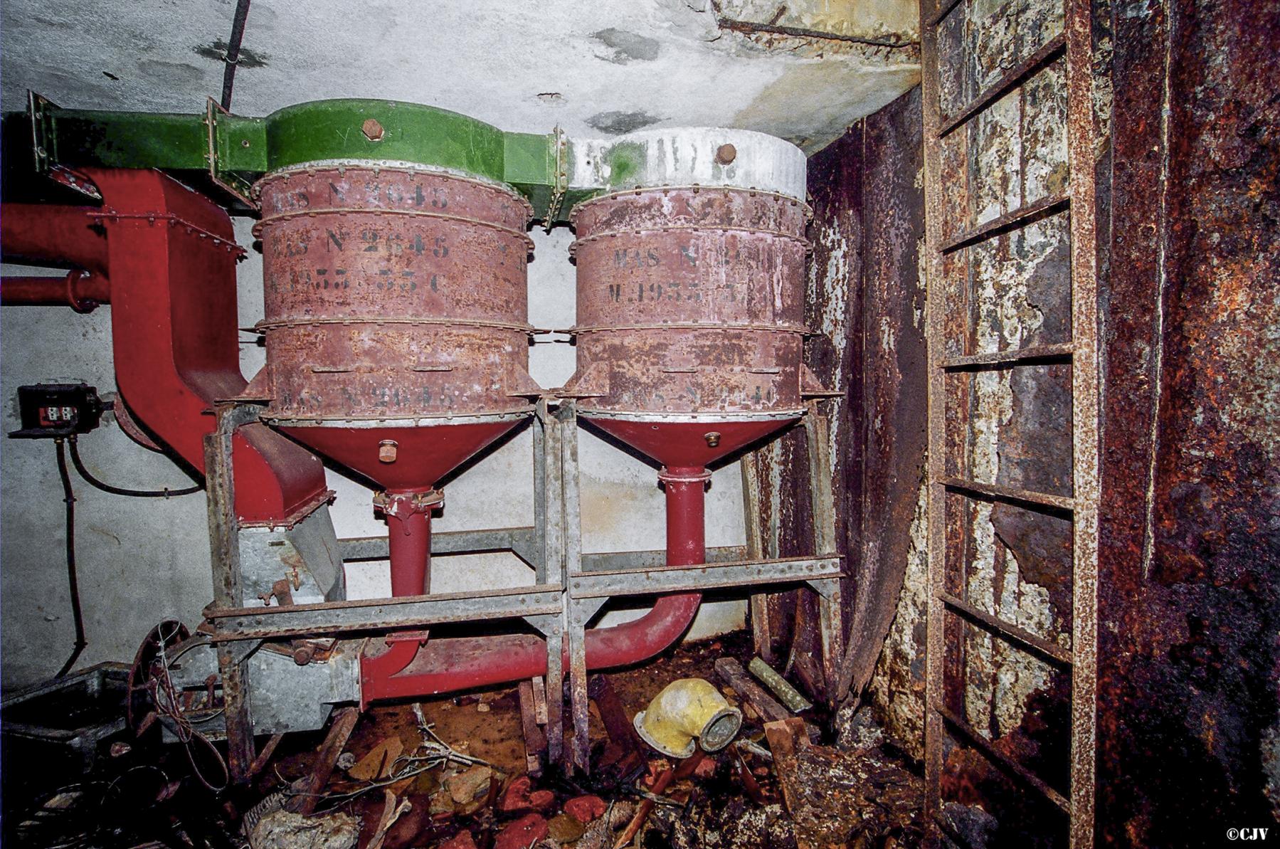 Ligne Maginot - SAINT CYPRIEN - (Casemate d'artillerie) - Les filtres