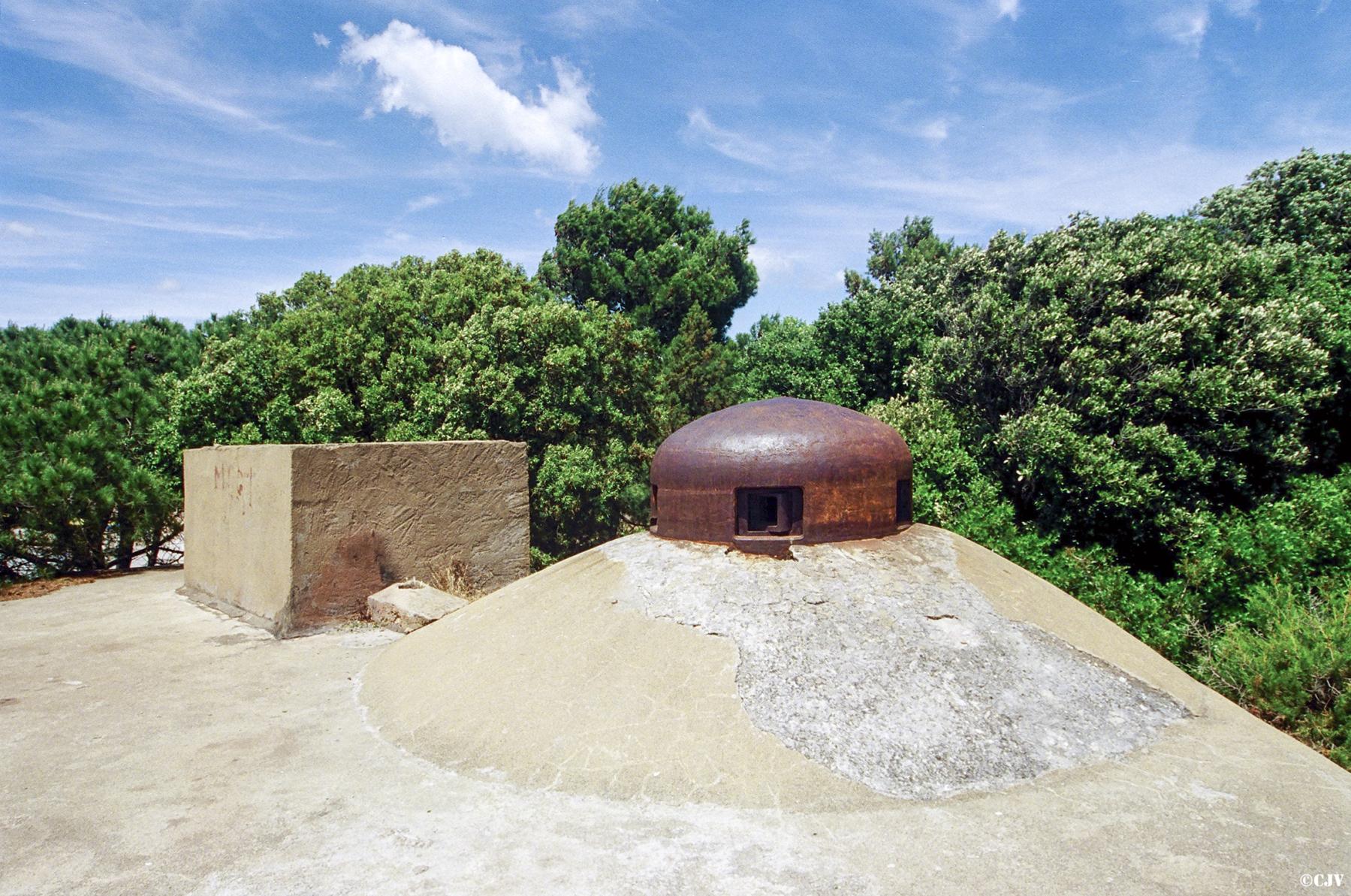Ligne Maginot - SANTA GIULIA - (Casemate d'infanterie - Simple) - Cloche GFM et reservoir