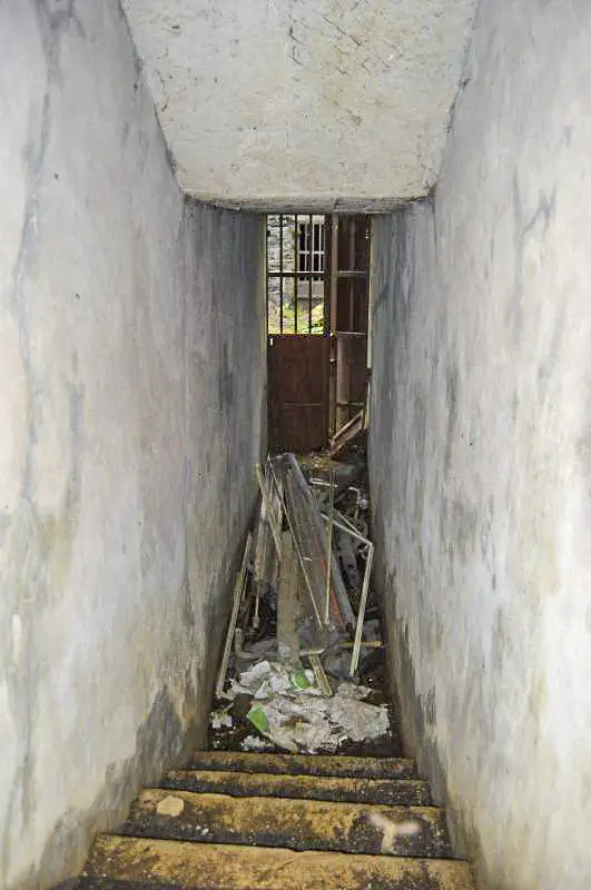 Ligne Maginot - COURBATON - Batterie N° 3 - Magasin à munitions entre pièce 2 et 3
Couloir vers pièce 3