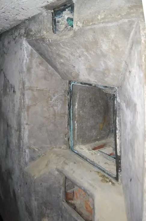 Ligne Maginot - COURBATON - Batterie N° 3 - Magasin à munitions entre pièce 2 et 3
L'éclairage