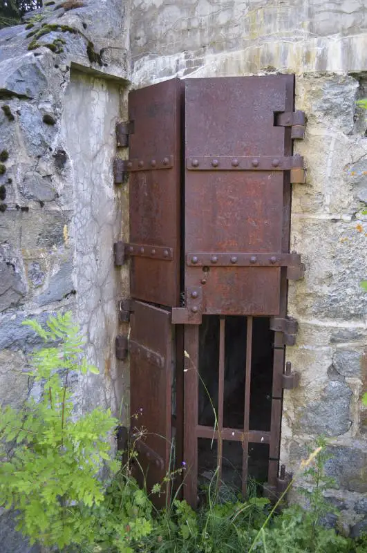 Ligne Maginot - COURBATON - Batterie N° 3 - Poste de commandement et téléphone à la pièce n°4