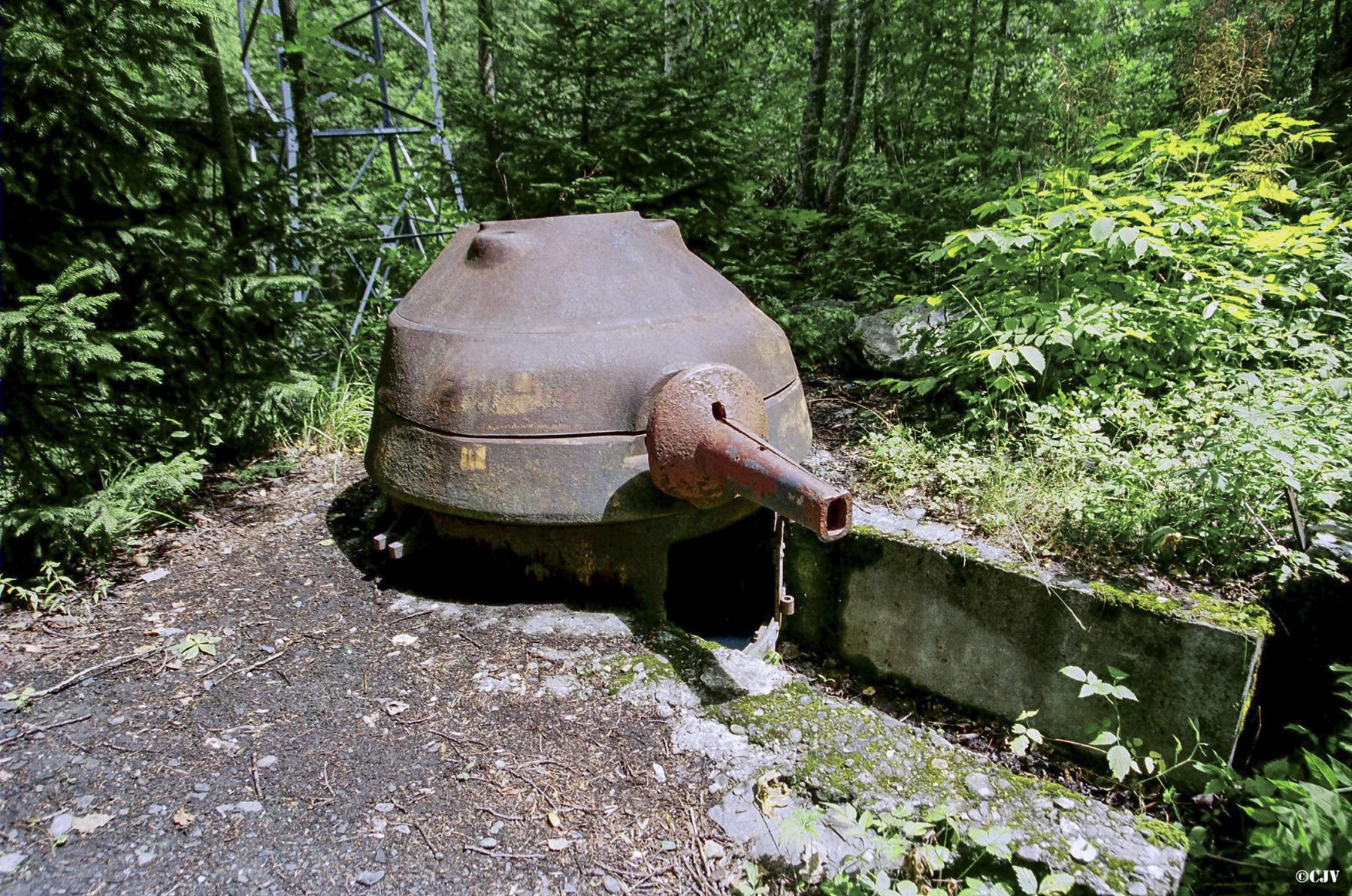 Ligne Maginot - PONT DE LONGEFOY (TD N° 596) - (Cuve pour arme d'infanterie) - 