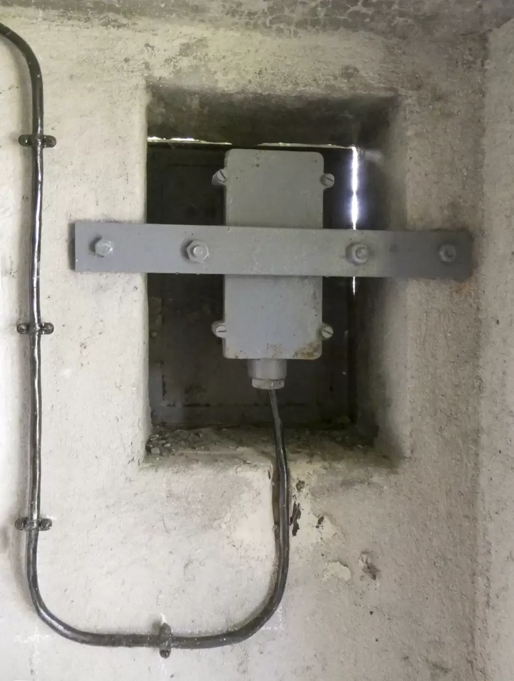 Ligne Maginot - 6 - MADELEINE - (Chambre de coupure) - Boitier de raccordement.
