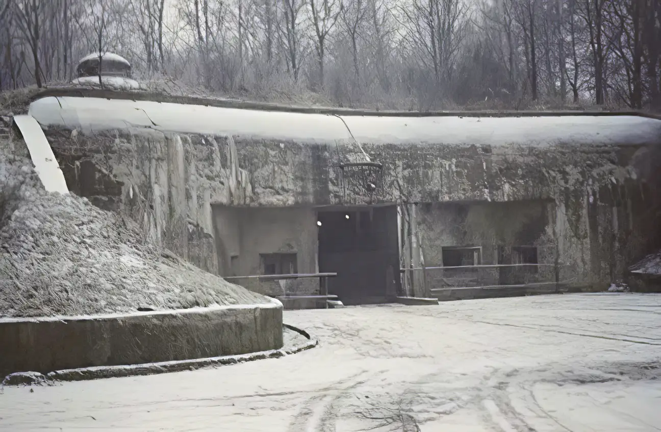 Ligne Maginot - MOLVANGE - A9 - (Ouvrage d'artillerie) - Entrée des munitions
Vers 1961 alors que l'ouvrage était utilisé par l'USAF