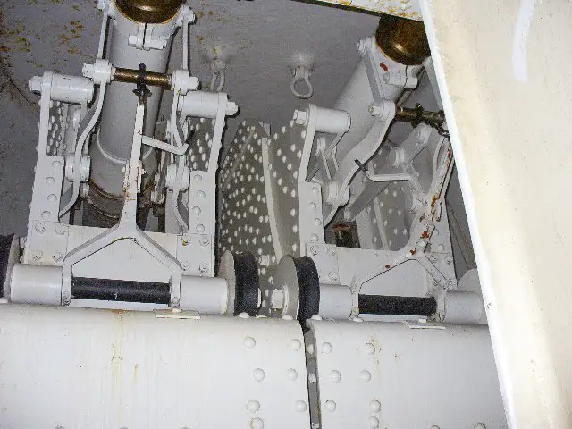 Ligne Maginot - BARBONNET - FORT SUCHET - (Ouvrage d'artillerie) - La tourelle Jeanne d'Arc
Canons de 155