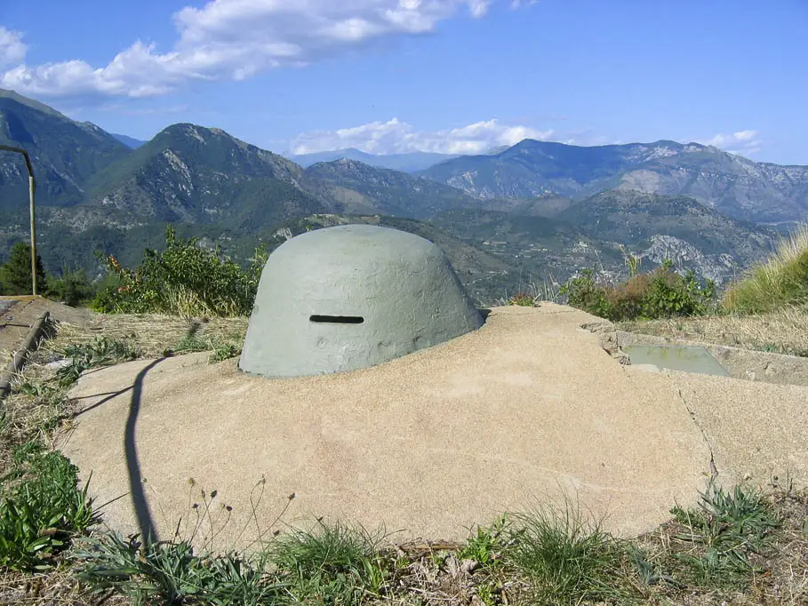 Ligne Maginot - BARBONNET - FORT SUCHET - (Ouvrage d'artillerie) - Observatoire cuirassé du saillant nord