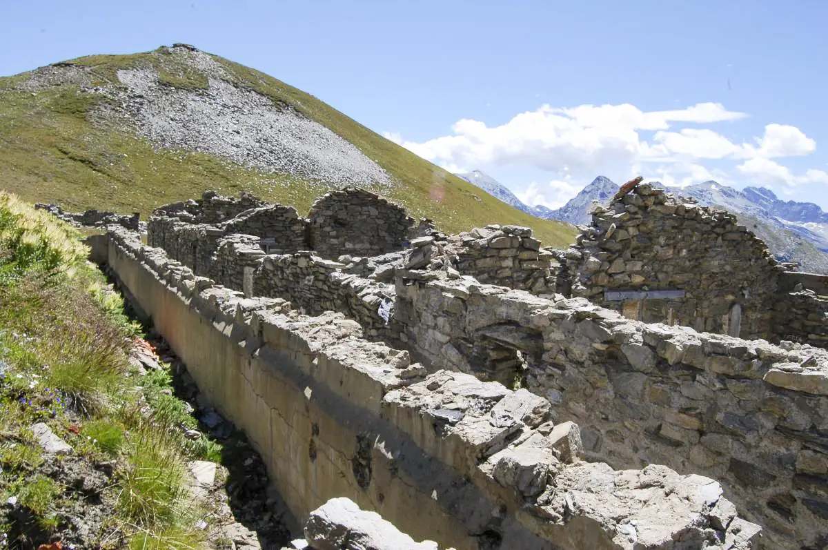 Ligne Maginot - SOLLIERES (BARAQUEMENTS DE) - (Casernement) - Couloir couvert pour la période hivernale