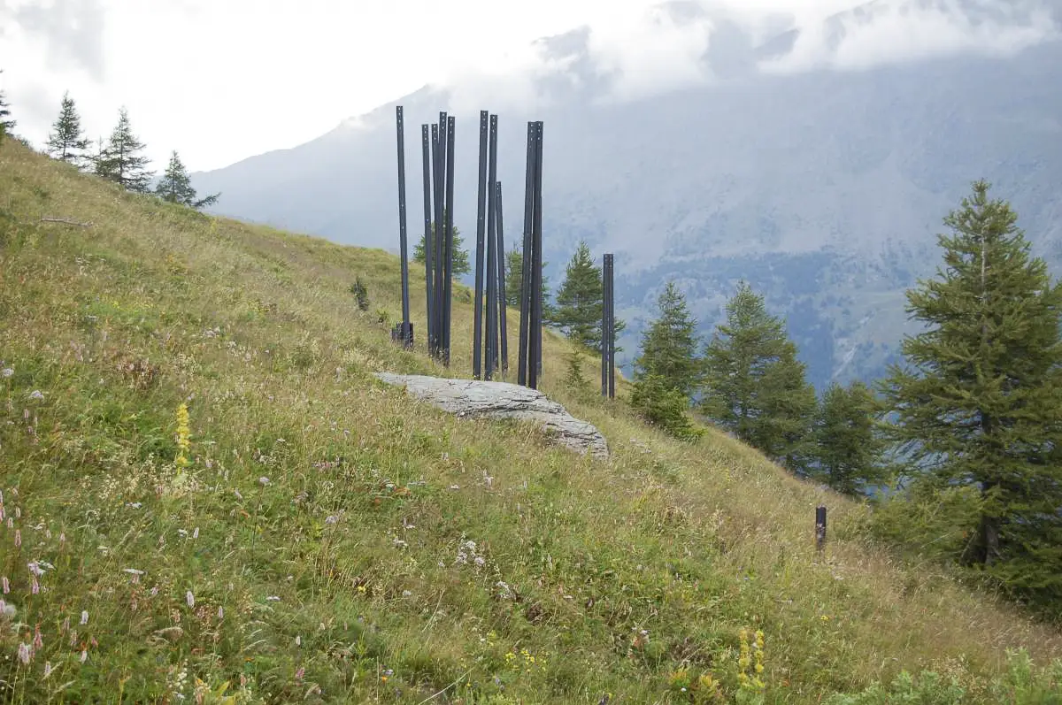 Ligne Maginot - REVETS - (Casernement) - Les rails paravalanche