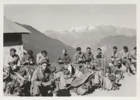 Ligne Maginot - BATTERIE DE VIRAYSSE - (Observatoire d'artillerie) - Pause casse-croute pour les hommes  qui viennent de quitter Viraysse fin juin après l'armistice et font route vers Maurin