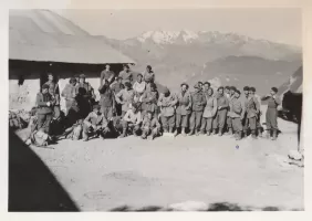 Ligne Maginot - BATTERIE DE VIRAYSSE - (Observatoire d'artillerie) - Pause casse-croute pour les hommes  qui viennent de quitter Viraysse fin juin après l'armistice et font route vers Maurin