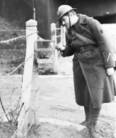 Ligne Maginot - MONT DES WELCHES - A21 - (Ouvrage d'artillerie) - Une cage à oiseaux devant l'entrée des munitions. Ceux-ci étaient utilisés pour la détection des gaz de combat.