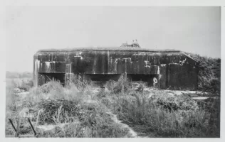 Ligne Maginot - 85 - HASELBERG - (Casemate d'infanterie - Double) - La façade sud-ouest et les entrées