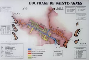 Ligne Maginot - SAINTE AGNES (SAG) - EO9 - (Ouvrage d'artillerie) - Plan de l'ouvrage
Exposé à l'entrée de l'ouvrage