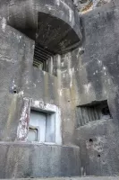 Ligne Maginot - SAINTE AGNES (SAG) - EO9 - (Ouvrage d'artillerie) - Bloc 2
Le créneau de 75 de droite surmonté par le créneau JM et le créneau FM 