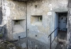 Ligne Maginot - BARBONNET (BT) - (Ouvrage d'artillerie) - Bloc 1
Entrée des hommes et créneaux FM de défense rapprochée