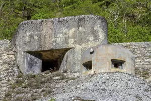 Ligne Maginot - GORDOLON (GN) - (Ouvrage d'artillerie) - Bloc 1
La cloche GFM est surmontée par le bloc cheminée