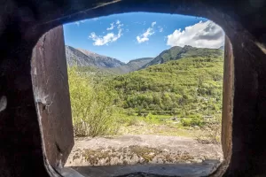 Ligne Maginot - GORDOLON (GN) - (Ouvrage d'artillerie) - Bloc 3
Vue à travers l'un des deux créneaux de 75 direction Flaut