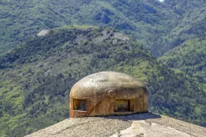 Ligne Maginot - AGAISEN (AN) - E03 - (Ouvrage d'artillerie) - Bloc 2
Cloche GFM
Le Fort Suchet est bien visible à l'arrière-plan