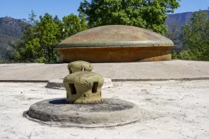 Ligne Maginot - AGAISEN (AN) - E03 - (Ouvrage d'artillerie) - Bloc 3
Cloches de prise d'air et tourelle de 75